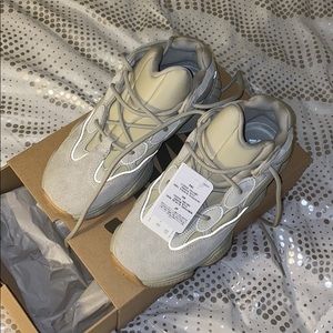 YEEZY 500 STONE MEN SIZE 8/ WOMEN SIZE 9
